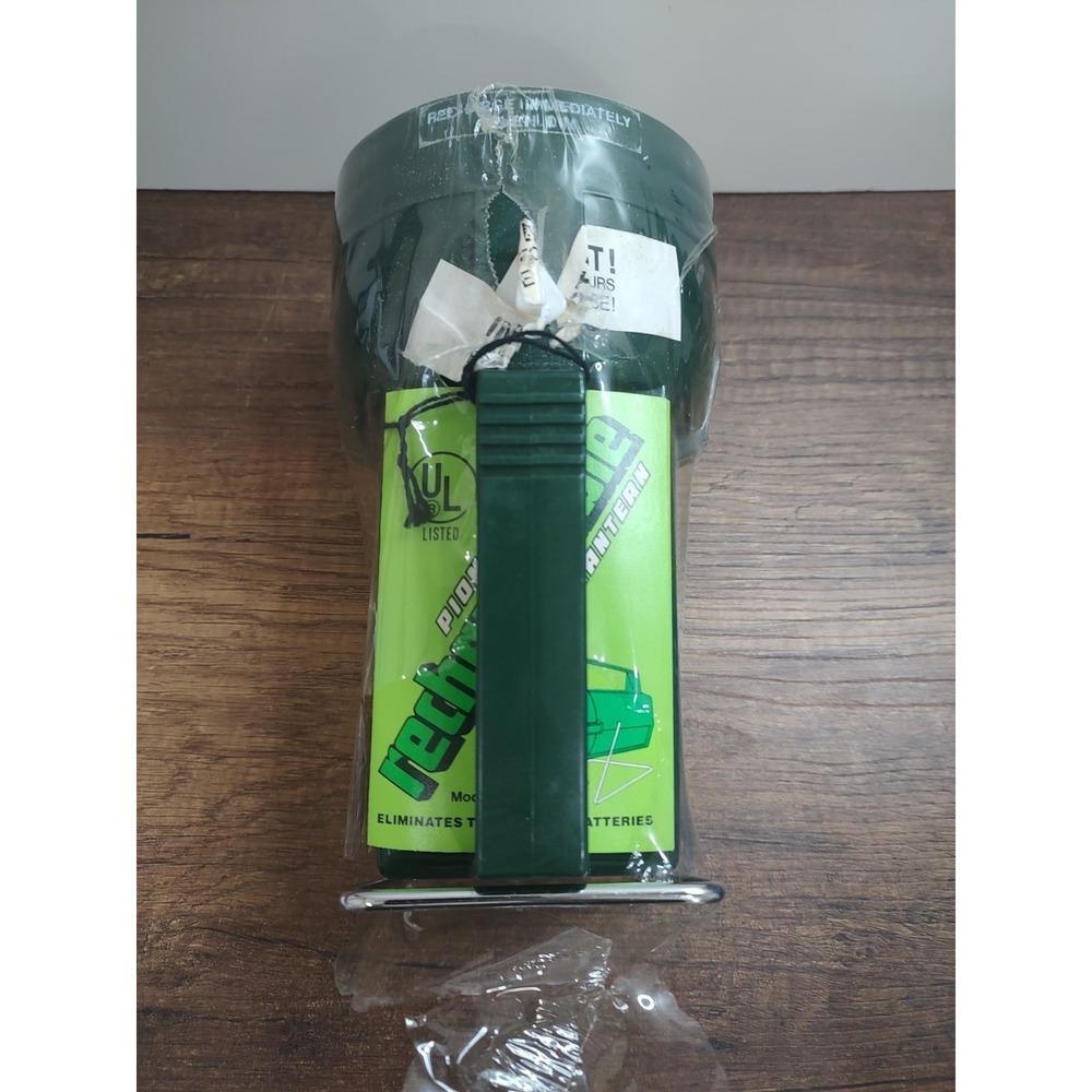 Pioneer Rechargeable Lantern Flashlight Vintage Rare 1976 NOS Unused A8
